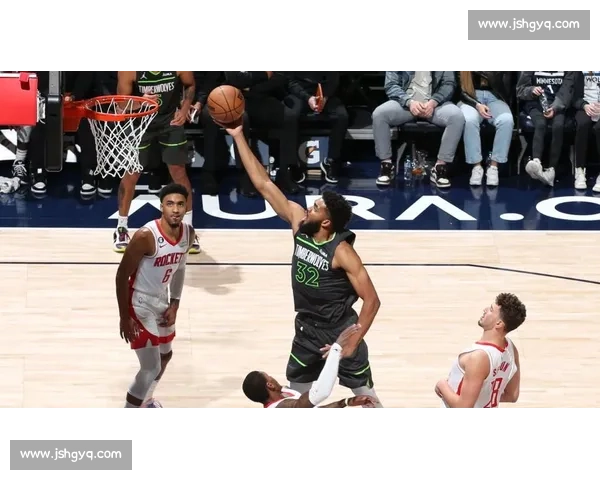 火箭对阵森林狼精彩对决 展现年轻球队激烈碰撞与未来潜力